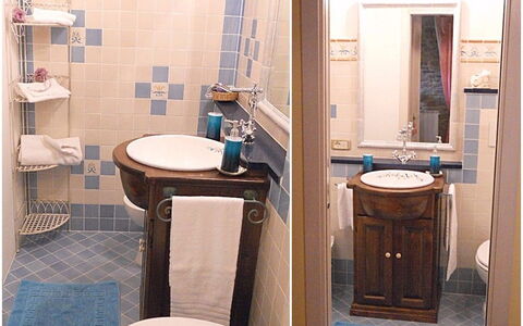 Casa Stefy: Badezimmer, Zimmer, Eigentum, Badezimmerschrank, Toilette, Armatur, Bad Zubehör, Interior Design, Möbel, Toilleten Sitz