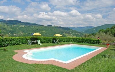 Paolo: Schwimmbad, Eigentum, Natürliche Landschaft, Gras, Haus, Freizeit, Estate, Grundeigentum, Villa, Eco Hotel