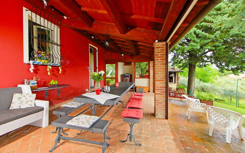 Agriturismo la Casetta di Chiara: Möbel, Tabelle, Couch, Holz, Pflanze, Orange, Interior Design, Beleuchtung, Wohnzimmer, Baum