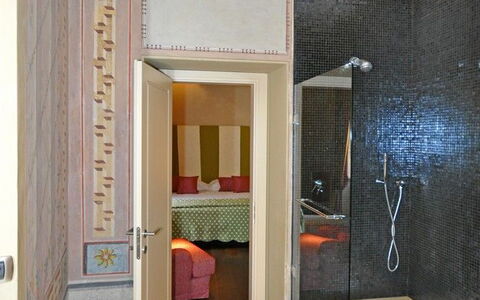 Villa Gubbio: Badezimmer, Zimmer, Eigentum, Interior Design, Gebäude, Haus, Fussboden, Die Architektur, Grundeigentum, Möbel