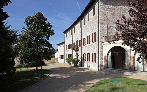 Villa Gubbio: Eigentum, Gebäude, Haus, Die Architektur, Estate, Zuhause, Grundeigentum, Villa, Fassade, Wohngebiet