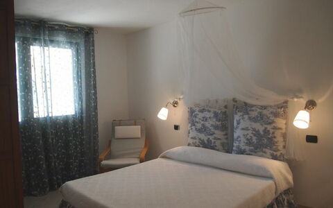 Villa Dei Cipressi: Bett, Schlafzimmer, Zimmer, Möbel, Eigentum, Bettrahmen, Bettdecke, Matratze, Interior Design, Bedding