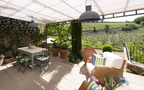Villa Nova: Eigentum, Grundeigentum, Terrasse, Gebäude, Haus, Hinterhof, Garten, Zuhause, Schatten, Zimmer