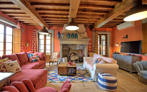 Villa Nova: Möbel, Couch, Fenster, Bilderrahmen, Holz, Tabelle, Interior Design, Wohnzimmer, Studio Couch, Fussboden