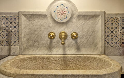 Villa Nova: Interior Design, Rechteck, Schriftart, Wasser, Symmetrie, Brunnen, Metall, Water Feature, Flooring