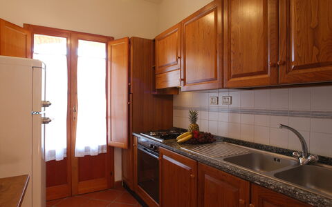 La Valle: Countertop, Zimmer, Cabinetry, Möbel, Eigentum, Küche, Gebäude, Major Appliance, Sinken, Interior Design