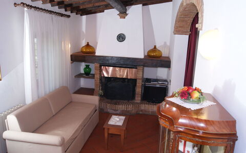 La Valle: Zimmer, Eigentum, Möbel, Haus, Wohnzimmer, Interior Design, Gebäude, Fussboden, Grundeigentum, Tabelle