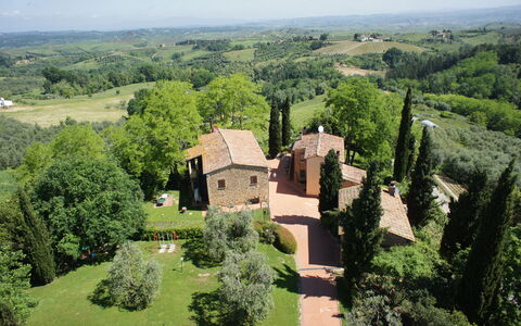 La Valle: Eigentum, Luftaufnahmen, Estate, Gebäude, Baum, Haus, Die Architektur, Landschaft, Bergstation, Fotografie