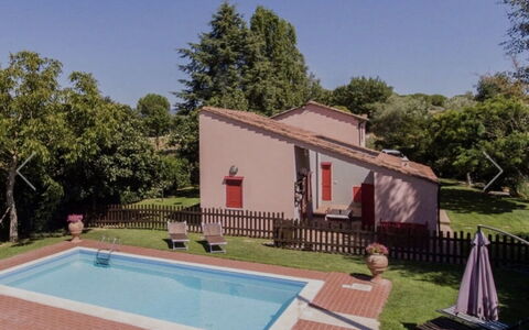 Casa Laura: Schwimmbad, Menschliche Siedlung, Hazienda, Estate, Garten, Hinterhof, Garten, Bauernhaus, Rasen, Landscaping