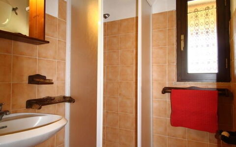 Funghi 1: Zimmer, Badezimmer, Eigentum, Gebäude, Armatur, Toilette, Fussboden, Interior Design, Bidet, Haus