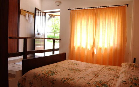 Funghi 2: Schlafzimmer, Zimmer, Bett, Eigentum, Möbel, Vorhang, Interior Design, Fensterbehandlung, Bettrahmen, Bettdecke
