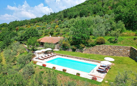 Villa Noceta: Schwimmbad, Eigentum, Natürliche Landschaft, Haus, Ländliches Gebiet, Landschaft, Gebäude, Villa, Freizeit, Urlaub