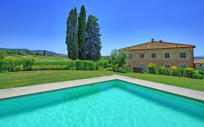 Casale La Valle - Castelfalfi: Eigentum, Estate, Schwimmbad, Natürliche Landschaft, Gebäude, Haus, Villa, Grundeigentum, Gras, Villa