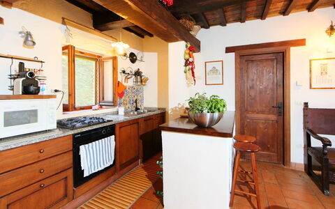 Casale Verciano: Eigentum, Zimmer, Gebäude, Haus, Möbel, Interior Design, Countertop, Küche, Decke, Fussboden