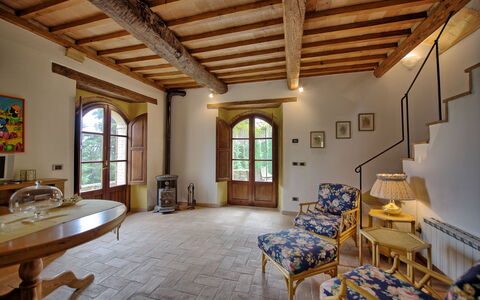 Villa Montalcino: Eigentum, Gebäude, Zimmer, Decke, Interior Design, Haus, Grundeigentum, Möbel, Strahl, Estate