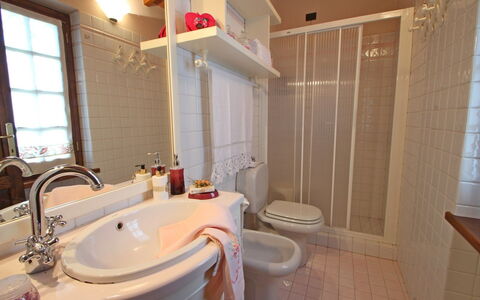 Casa Daniela: Armatur, Flooring, Badezimmer, Fussboden, Interior Design, Zapfhahn, Sinken, Installation, Bad Sink, Zimmer