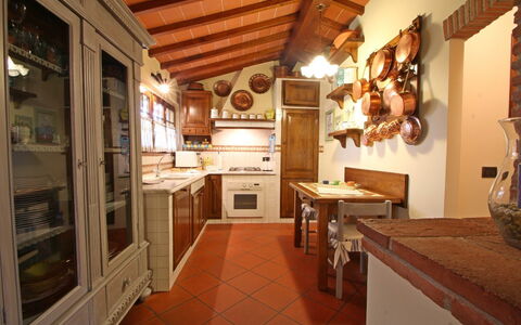Casa Daniela: Möbel, Interior Design, Küche, Flooring, Holz, Cabinetry, Countertop, Decke, Fussboden, Beleuchtung