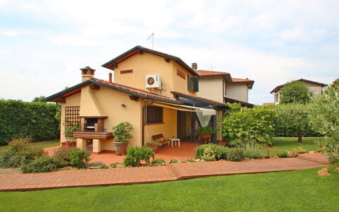 Casa Daniela: Wohngebiet, Strauch, Haus, Dach, Zuhause, Garten, Garten, Hazienda, Schatten