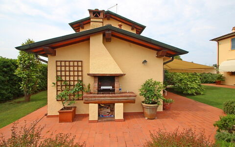 Casa Daniela: Dach, Garten, Zuhause, Hinterhof, Schatten, Landscaping, Garten, Rasen, Outdoor Struktur, Estate
