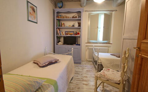 Casa Roberto: Möbel, Bett, Schlafzimmer, Interior Design, Holz, Fussboden, Flooring, Bettdecke, Bedding, Zimmer
