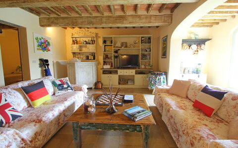 Casa Roberto: Möbel, Interior Design, Couch, Flooring, Wand, Holz, Fussboden, Zimmer, Wohnzimmer, Decke