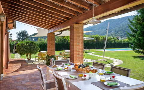 Le Vigne 6: Tabelle, Pflanze, Möbel, Geschirr, Eigentum, Blumentopf, Stuhl, Schatten, Interior Design, Gartenmöbel