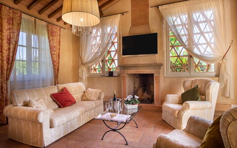 Le Vigne 6: Braun, Möbel, Eigentum, Couch, Holz, Interior Design, Beleuchtung, Wohnzimmer, Fenster, Komfort