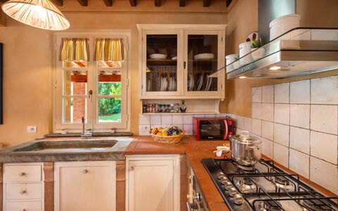 Le Vigne 6: Countertop, Cabinetry, Eigentum, Spüle, Sinken, Küche, Herd, Zapfhahn, Gasherd, Holz
