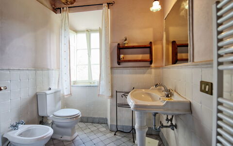 Il Gualdo: Badezimmer, Eigentum, Zimmer, Interior Design, Sinken, Gebäude, Möbel, Haus, Armatur, Grundeigentum