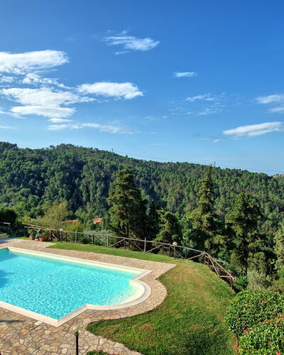 Il Gualdo: Eigentum, Schwimmbad, Natürliche Landschaft, Naturschutzgebiet, Grundeigentum, Estate, Haus, Wasser, Urlaub, Himmel