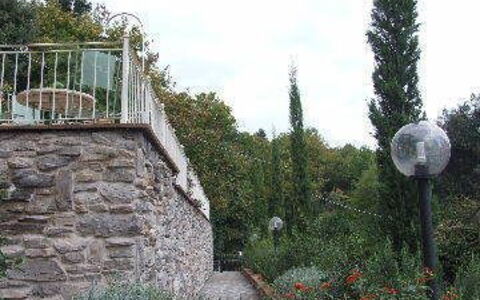Villa Il Castagno: Vegetation, Baum, Wand, Strauch, Garten, Botanik, Pflanze, Die Architektur, Haus, Gras