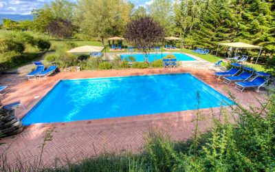 Becarino 1, Poppi: Schwimmbad, Eigentum, Grundeigentum, Freizeit, Urlaub, Gras, Baum, Estate, Haus, Hinterhof