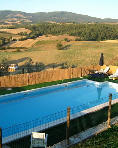 Casale Biancospino: Schwimmbad, Eigentum, Freizeit, Gras, Grundeigentum, Haus, Baum, Rechteck, Villa, Landschaft