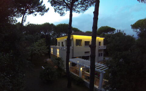 Marina Dei Ronchi Prestige: Baum, Himmel, Haus, Die Architektur, Landschaft, Fahrzeug, Zuhause