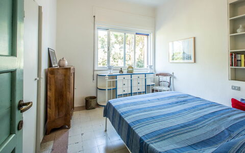 Marina Dei Ronchi Prestige: Schlafzimmer, Zimmer, Möbel, Bett, Eigentum, Bettdecke, Bettrahmen, Fussboden, Gebäude, Interior Design