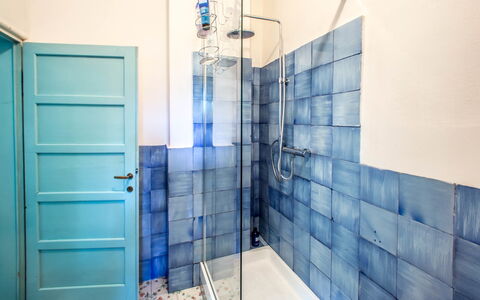 Marina Dei Ronchi Prestige: Blau, Eigentum, Badezimmer, Zimmer, Die Architektur, Fliese, Wand, Glas, Grundeigentum, Interior Design