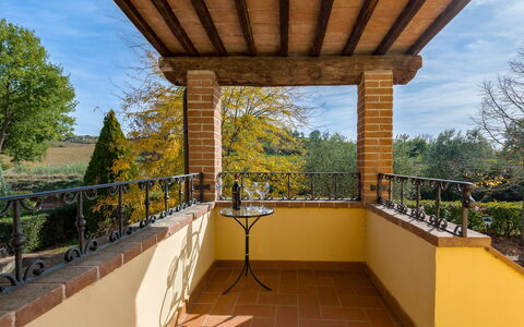 Villa La Fragola: Eigentum, Grundeigentum, Balkon, Die Architektur, Gebäude, Veranda, Haus, Schatten, Baum, Zuhause