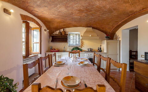 Villa La Fragola: Zimmer, Eigentum, Gebäude, Interior Design, Decke, Esszimmer, Möbel, Tabelle, Haus, Fussboden